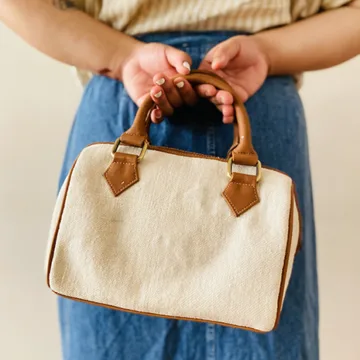 BRAX JUTESMART SLING BAG