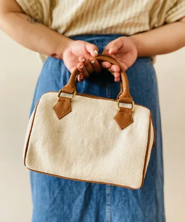 BRAX JUTESMART SLING BAG