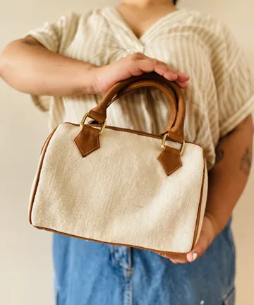 BRAX JUTESMART SLING BAG